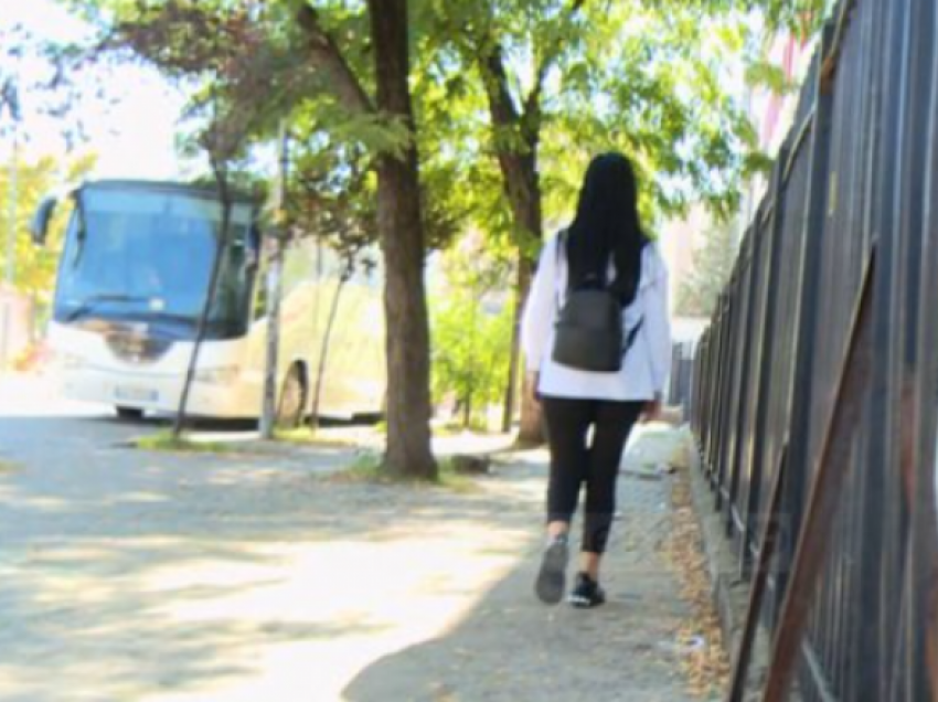 Shqipëri: 13-vjeçarja u shfrytëzua për prostitucion nga policët – qendrat e rehabilitimit nuk e pranuan