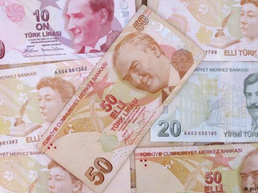 Rënie rekord e vlerës së lirës turke kundrejt dollarit dhe euros 