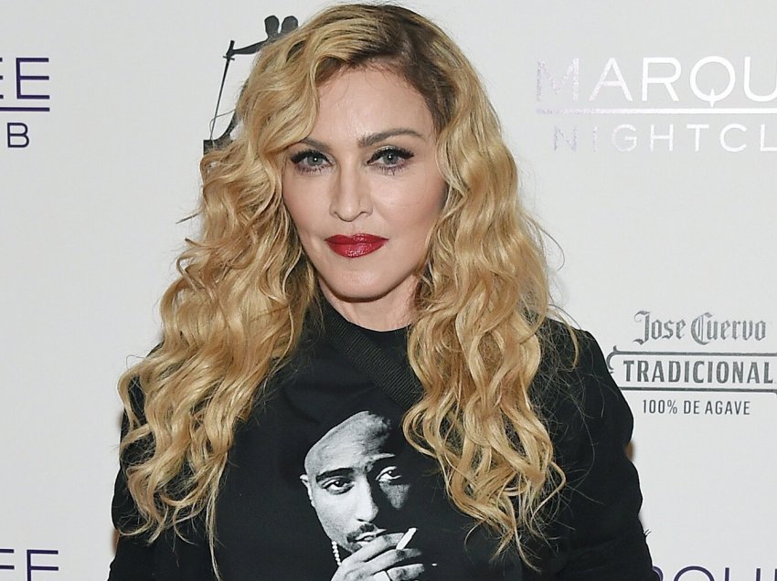 Instagram-i censuroi gjoksin, shpërthen Madonna ndaj rrjetit social