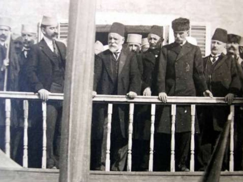 Sot festa e pavarësisë/ Ja fjalët e para të Ismail Qemalit në vitin 1912 që ngritën peshë zemrat e shqiptarëve