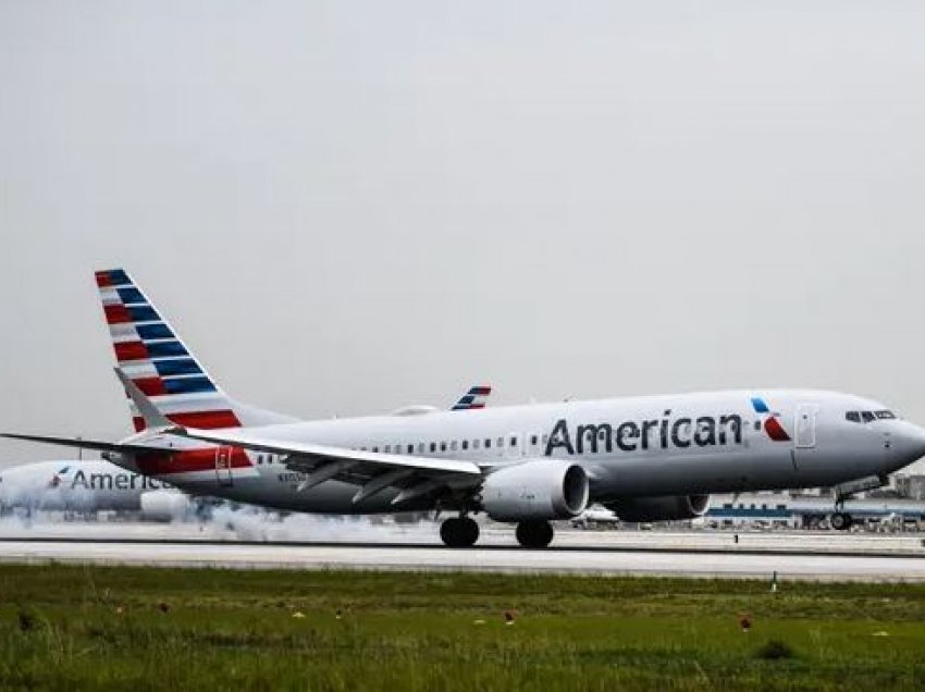 E pabesueshme: Emigranti fshihet në pjesën e poshtme të aeroplanit, arrin i gjallë në SHBA