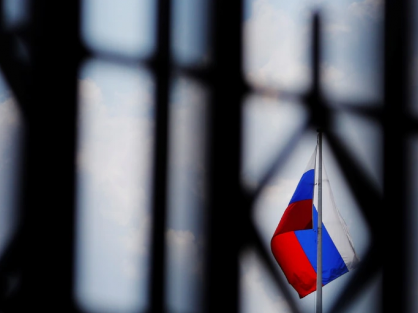 Moska: 27 diplomatë të tjerë rusë do të largohen nga SHBA në janar