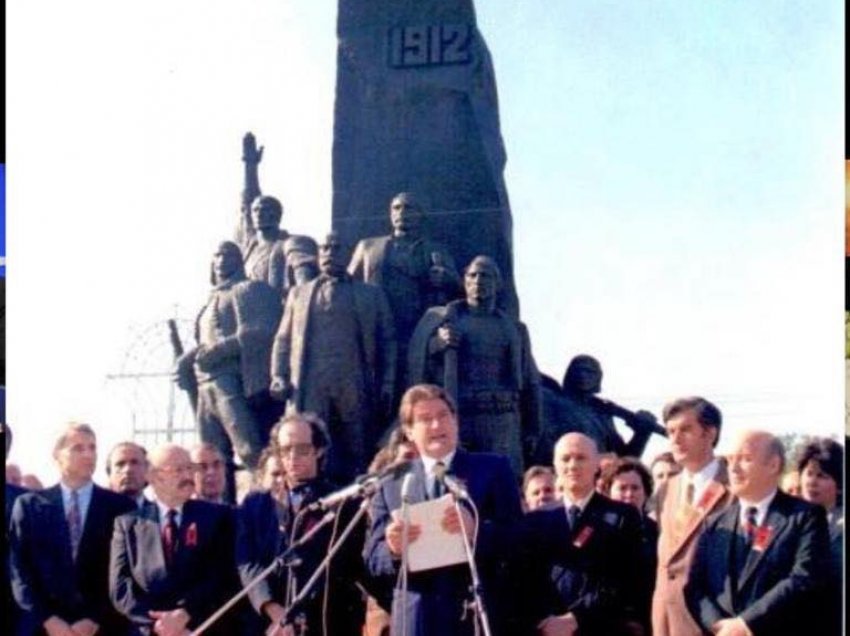 Sali Berisha publikon imazhin historik/ 80 vjetori i pavarësisë me Presidentin Rugova 
