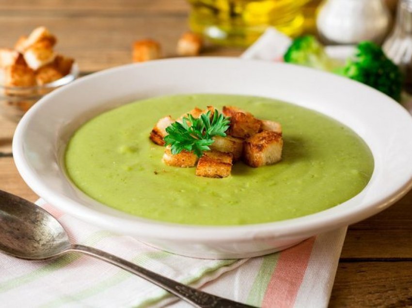 Supë krem me brokoli; një nga më të mirat e dimrit