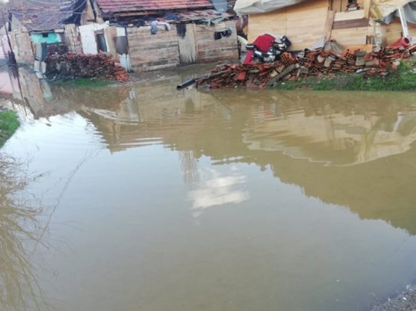 Përmbyten numër i madh i shtëpive në Kërçovë prej vërshimeve të shiut