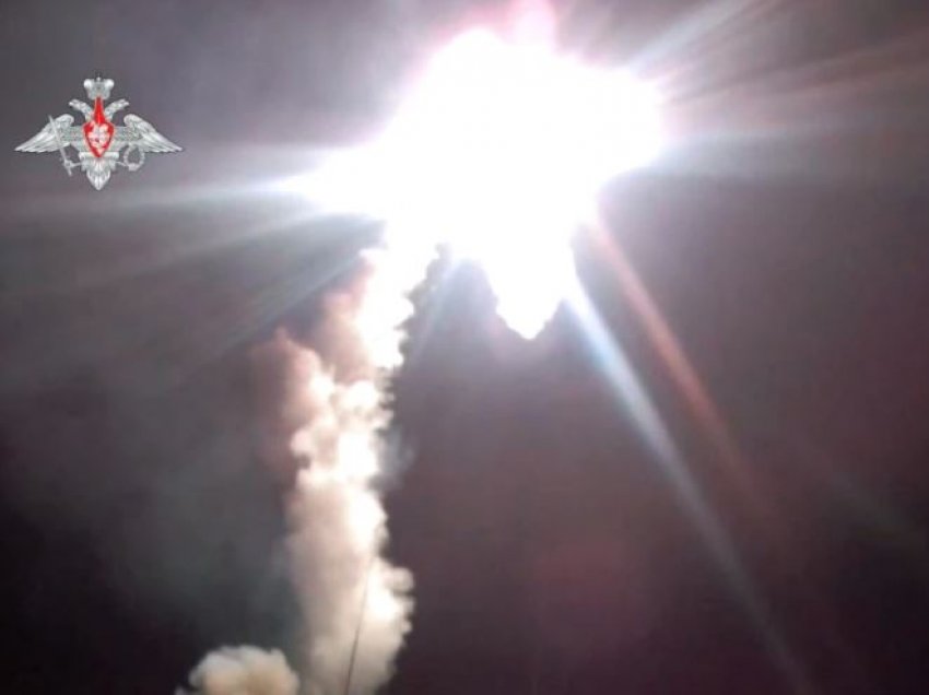 Rusia thotë se ka bërë provë të suksesshme me raketën hipersonike Zircon