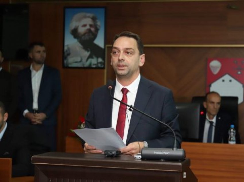 Kryetari i Skenderajt Fadil Nura betohet