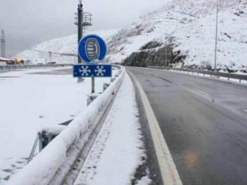 Ministria e Infrastrukturës njofton mbi gjendjen e rrugëve pas reshjes së borës