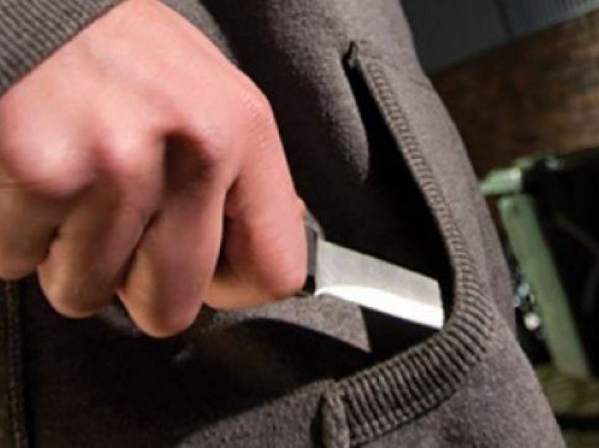 Theret me thikë një i mitur në Prishtinë
