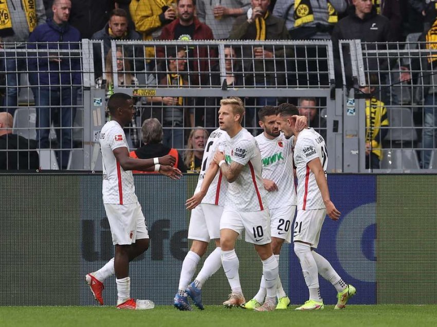 Augsburgut nuk i mjafton goli i Zeqirit, mposhtet nga Dortmundi