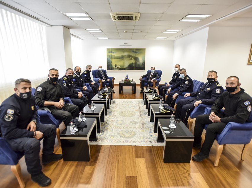 Kryeministri Kurti falënderon Policinë e Kosovës për angazhimin profesional në mbrojtje të rendit dhe ligjit