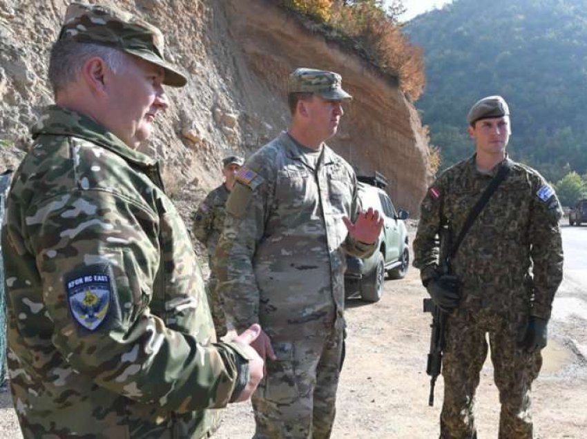 Shefi i KFOR-it viziton njësitë e vendosura në Jarinjë e Bërnjak: Të gatshëm për detyrën e rëndësishme 