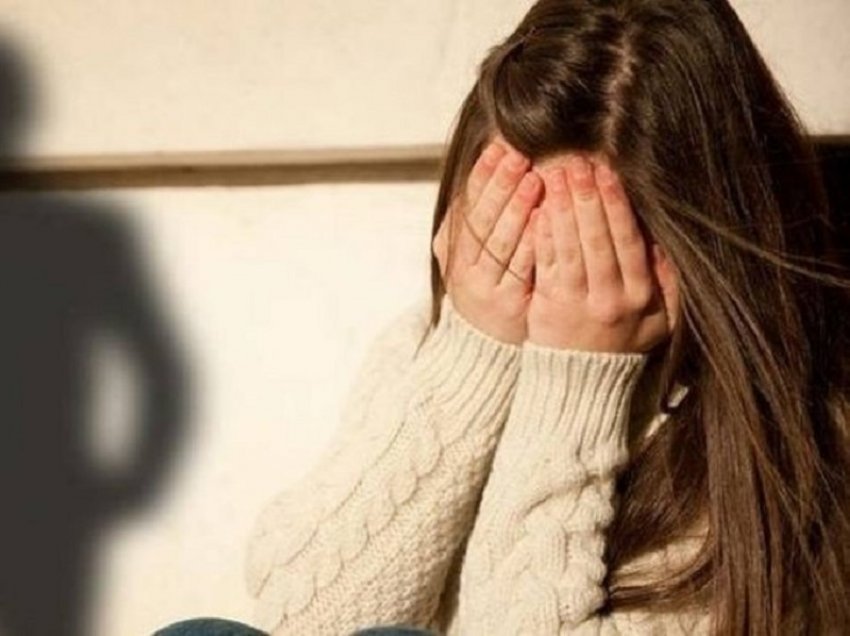 “Nuk ka qenë hera e pare e dhunës seksuale nga babai”| Rrëfimi i dy vajzave të mitura nga Gjakova në Qendrën për Punë Sociale