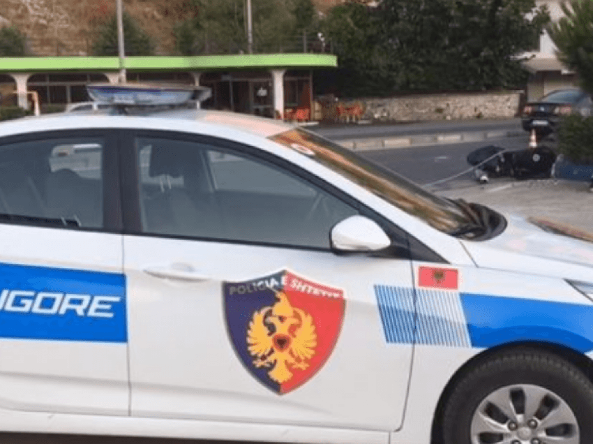 50-vjeçari humb kontrollin e makinës dhe merr para dy këmbësorët në Durrës