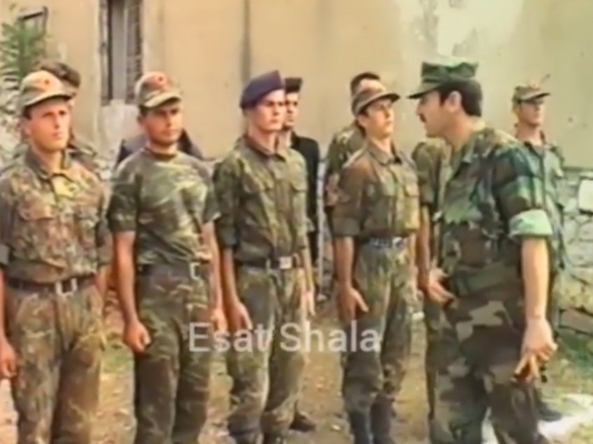“Ushtarët që nuk kishin frikë vdekjen”/ Pamje të papara të Tahir Sinanit