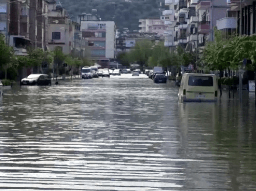 Moti i keq, Bashkia e Vlorës: Shmangni përdorimin e makinës, rrezikohen përmbytje