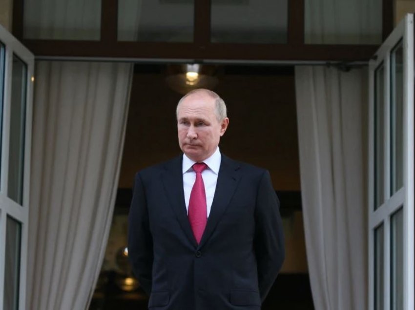‘Grua e bukur’ – Putin akuzohet se bëri koment seksist ndaj gazetares amerikane