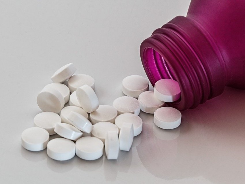 Përdorimi i përditshëm i aspirinës rrit rrezikun për gjakderdhje të brendshme, thonë ekspertët