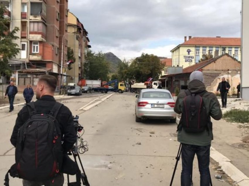 Gazetarët shqiptarë e serbë sulmohen në veri, reagon AGK-ja