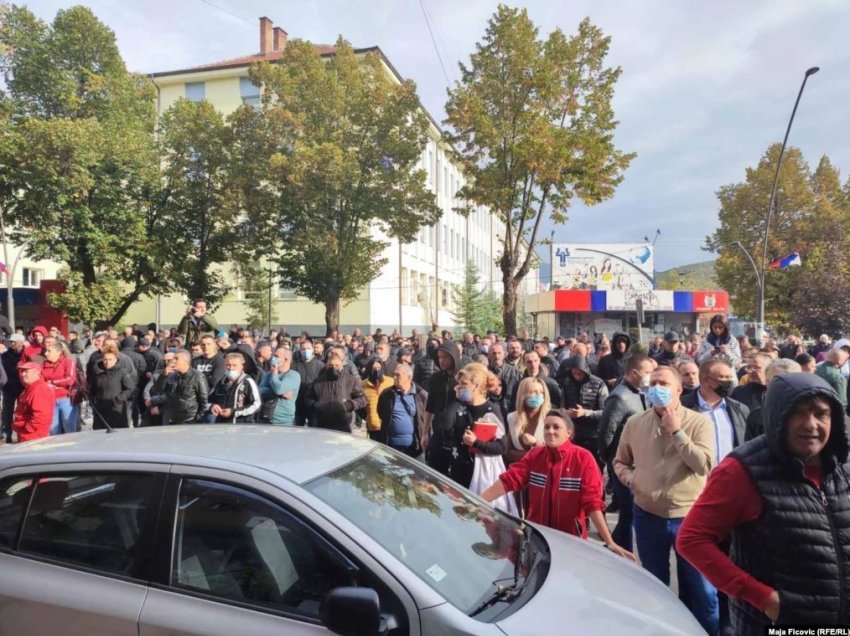 Situata e qetë në veri të Mitrovicës edhe Zveçan, gjurmët e incidenteve janë ende të dukshme