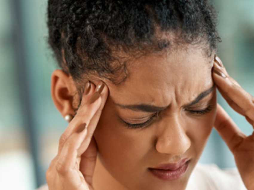 Katër faza të migrenës që ndryojnë nga një dhimbje koke e zakonshme