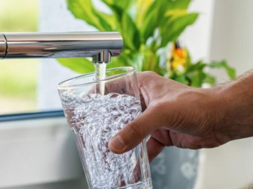 A i keni ditur pasojat nëse konsumoni shumë ujë?