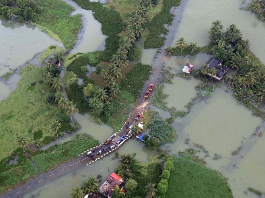 Të paktën 24 persona të vdekur nga vërshimet në Indi