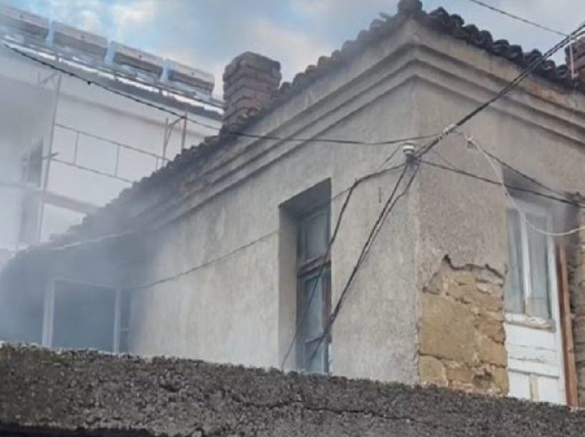 ​Përfshihet nga zjarri banesa në Korçë, vdes një 64-vjeçar