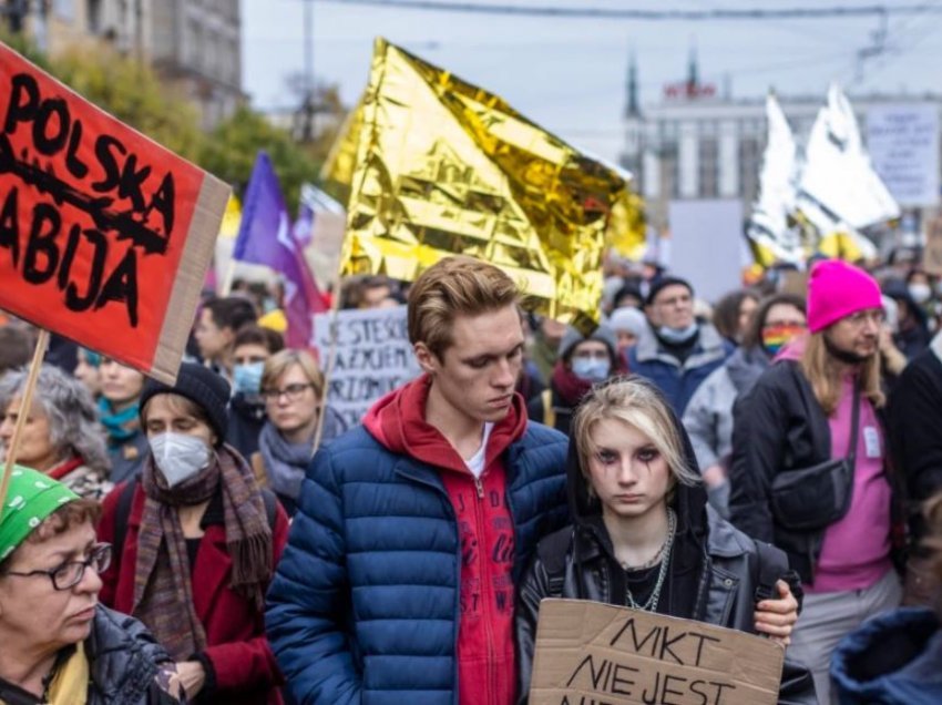 Marshe në mbështetje të refugjatëve në Poloni