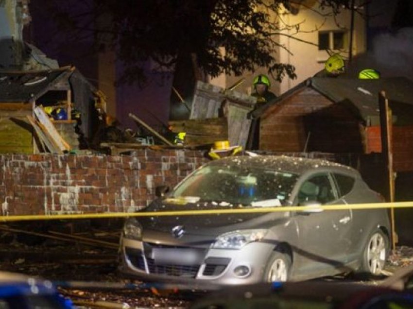 Tre persona u dërguan në spital pas shpërthimit në një shtëpi të qytetit skocez