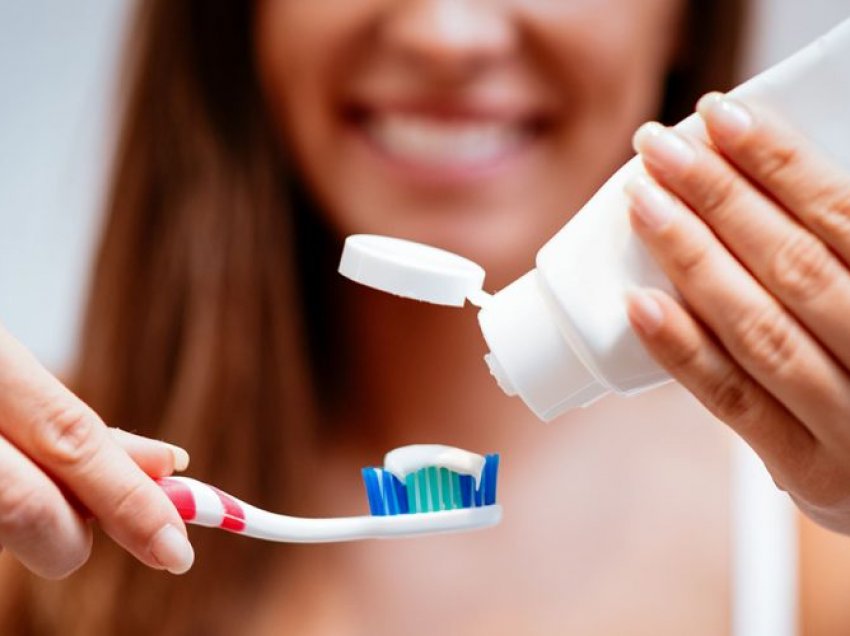 Zbuloni gabimet që bëni në kujdesin e shëndetit të dhëmbëve