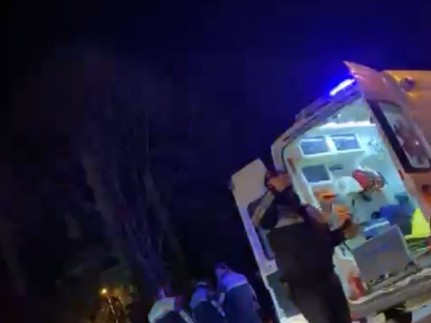 Aksident në Tiranë, drejtuesi i motorit përfundon në spital