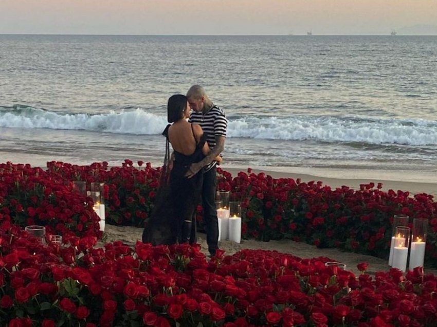 Pas fejesës, Kourtney Kardashian zbulon datën e mundshme të martesës me Travis Barker