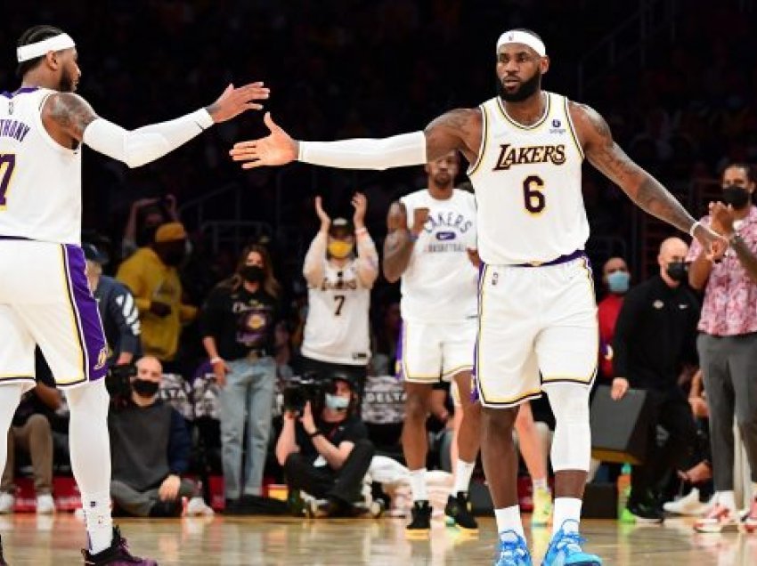 LA Lakers e arrijnë fitoren e parë këtë sezon