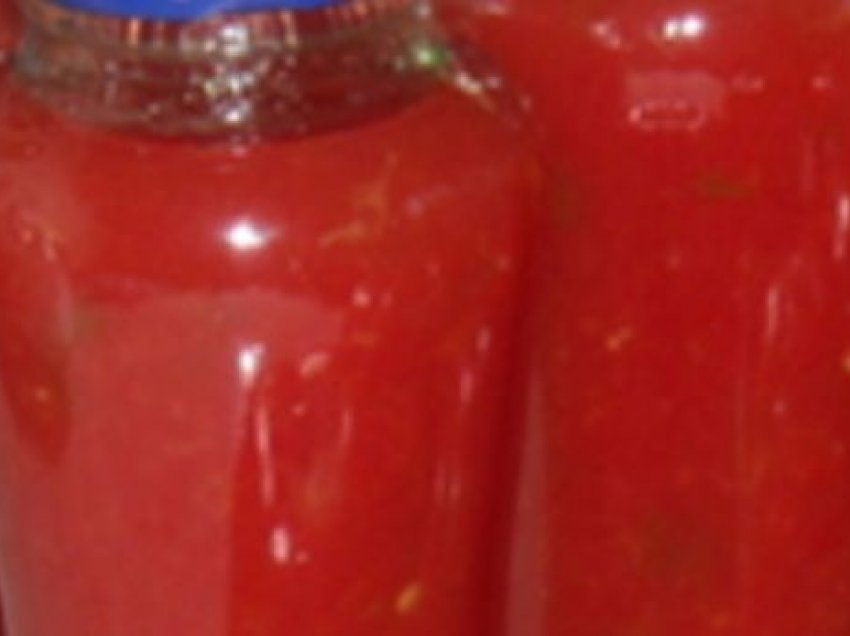 Salcë domatesh e konzervuar