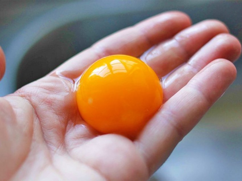 Si mund ta përdorni të verdhën e vezës për benefite të lëkurës?