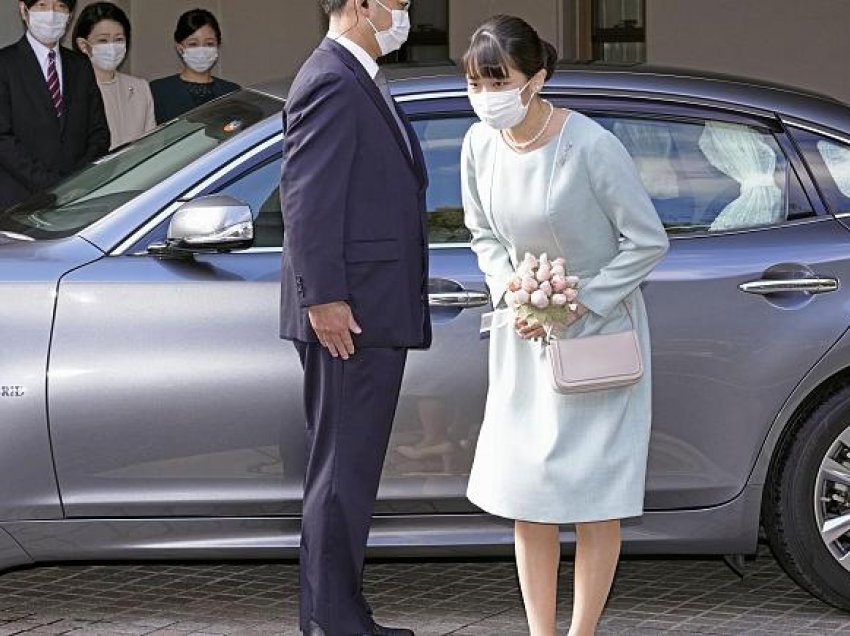 Princesha e Japonisë martohet me një njeri të zakonshëm, humbet statusin mbretëror