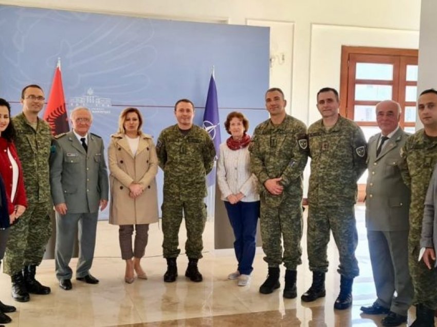 Ushtarakët rezervë të Kosovës dhe Shqipërisë nënshkruajnë marrëveshje bashkëpunimi
