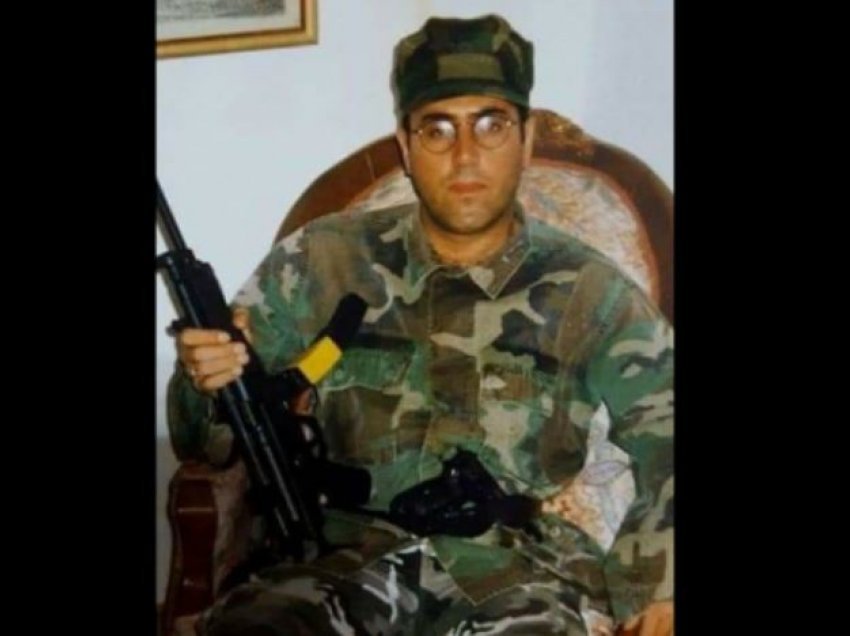 Publikohet foto e rrallë: Lutfi Haziri në uniformë ushtarake