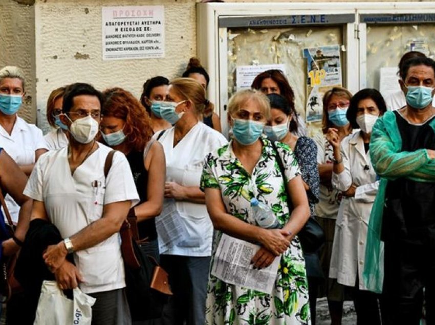 Greqia nis sot zbatimin e ligjit/ Hiqen nga puna punonjësit shëndetësorë që nuk janë vaksinuar