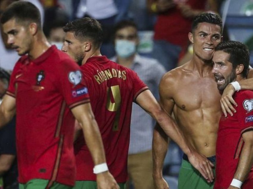 Ronaldo si i çartur, dy gola në fund të ndeshjes, gjunjëzon Irlandën