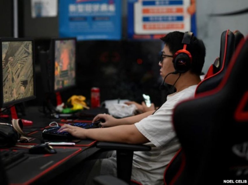 Kina kufizon lojërat online për të miturit