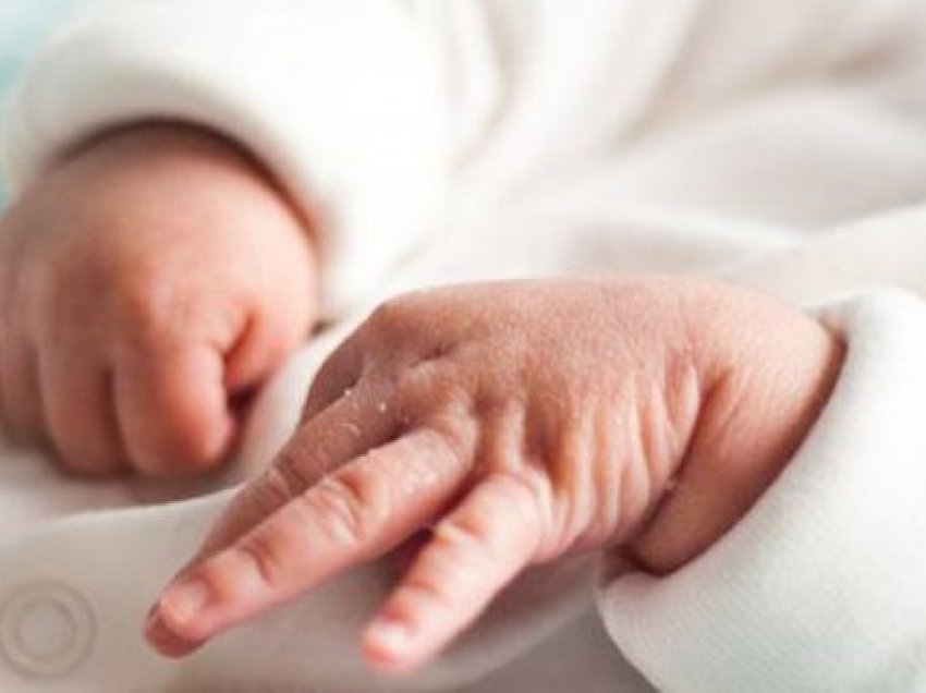 E dhimbshme, një foshnje dërgohet pa shenja jetë në Spitalin e Mitrovicës