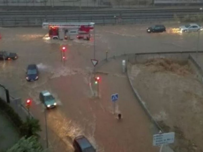 Përmbytje në disa qytete të Spanjës për shkak të shirave të rrëmbyeshëm