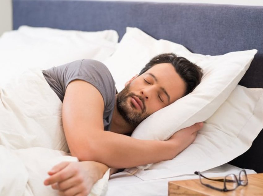 Sa orë gjumë duhet të flemë? Gjithçka varet nga mosha