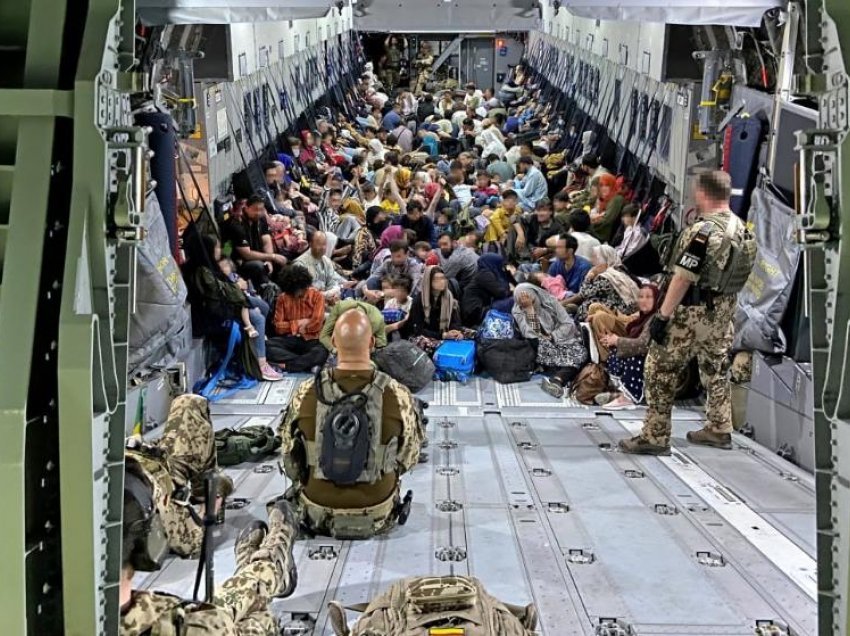 Bild nxjerr fotot dhe emrat: Pedofilë dhe përdhunues mes afganëve të evakuuar drejt Gjermanisë