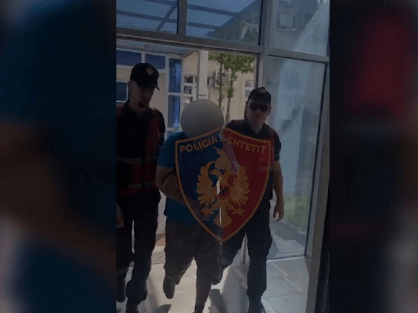 Dëmtoi barrierat e autostradës, arrestohet 47-vjeçari në Vlorë
