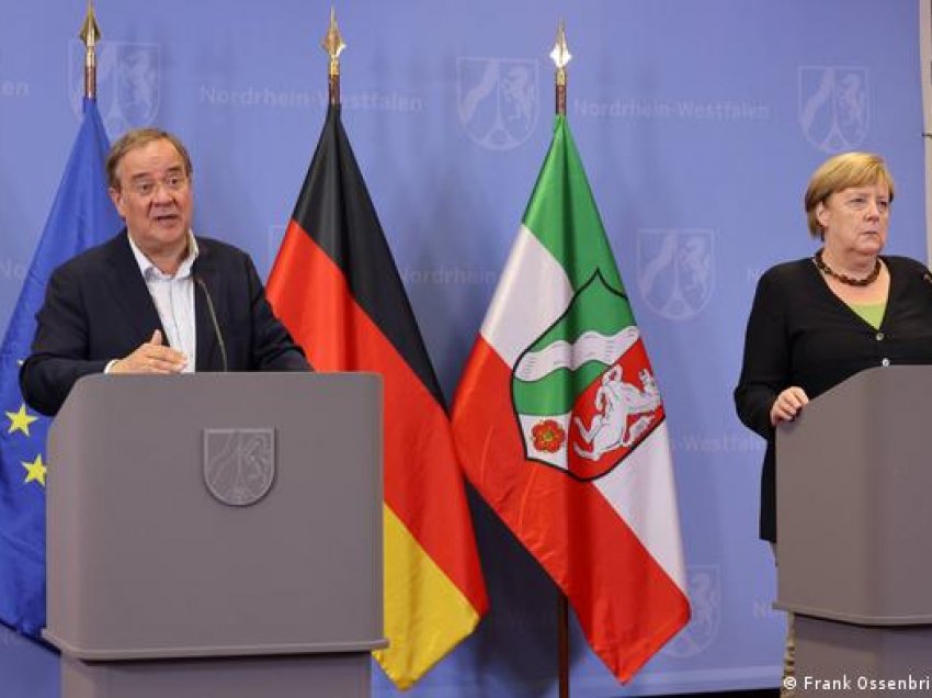 Merkel dhe Laschet në favor të hapjes së negociatave me talibanët