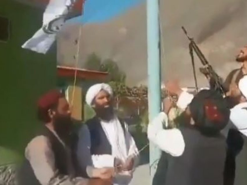 Morën kontrollin, talibanët valojnë flamurin në Panjshir 