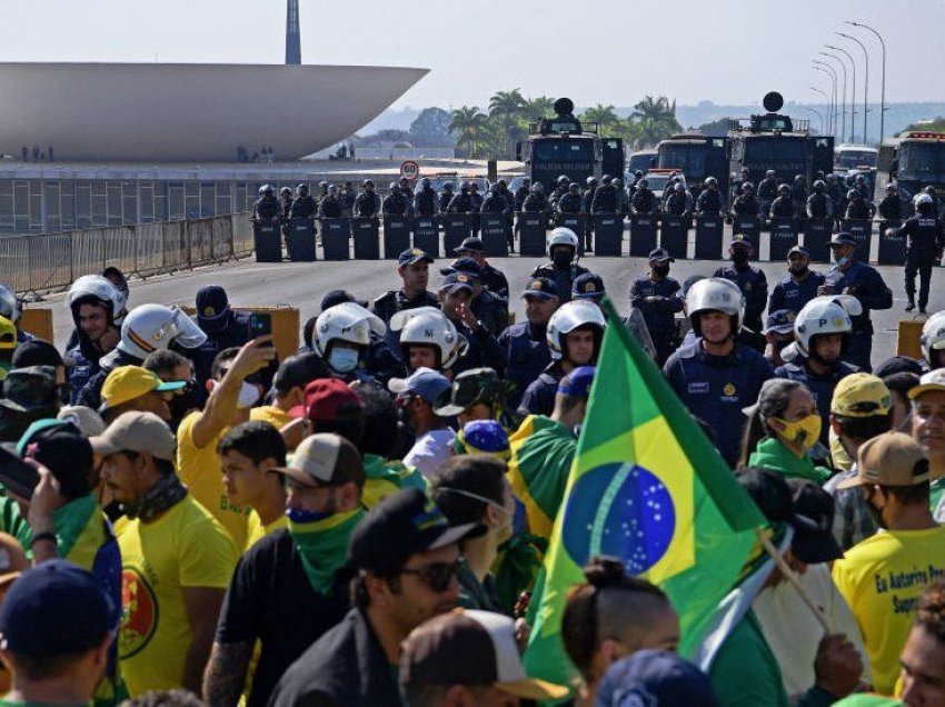 Bolsonao thërret tubim në Brazil, përkrahësit i përgjigjen pozitivisht